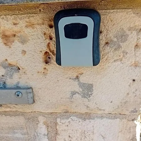 Trullo Del Leccio Da Madia *