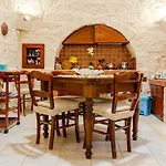 Trullo Del Leccio Da Madia Locorotondo